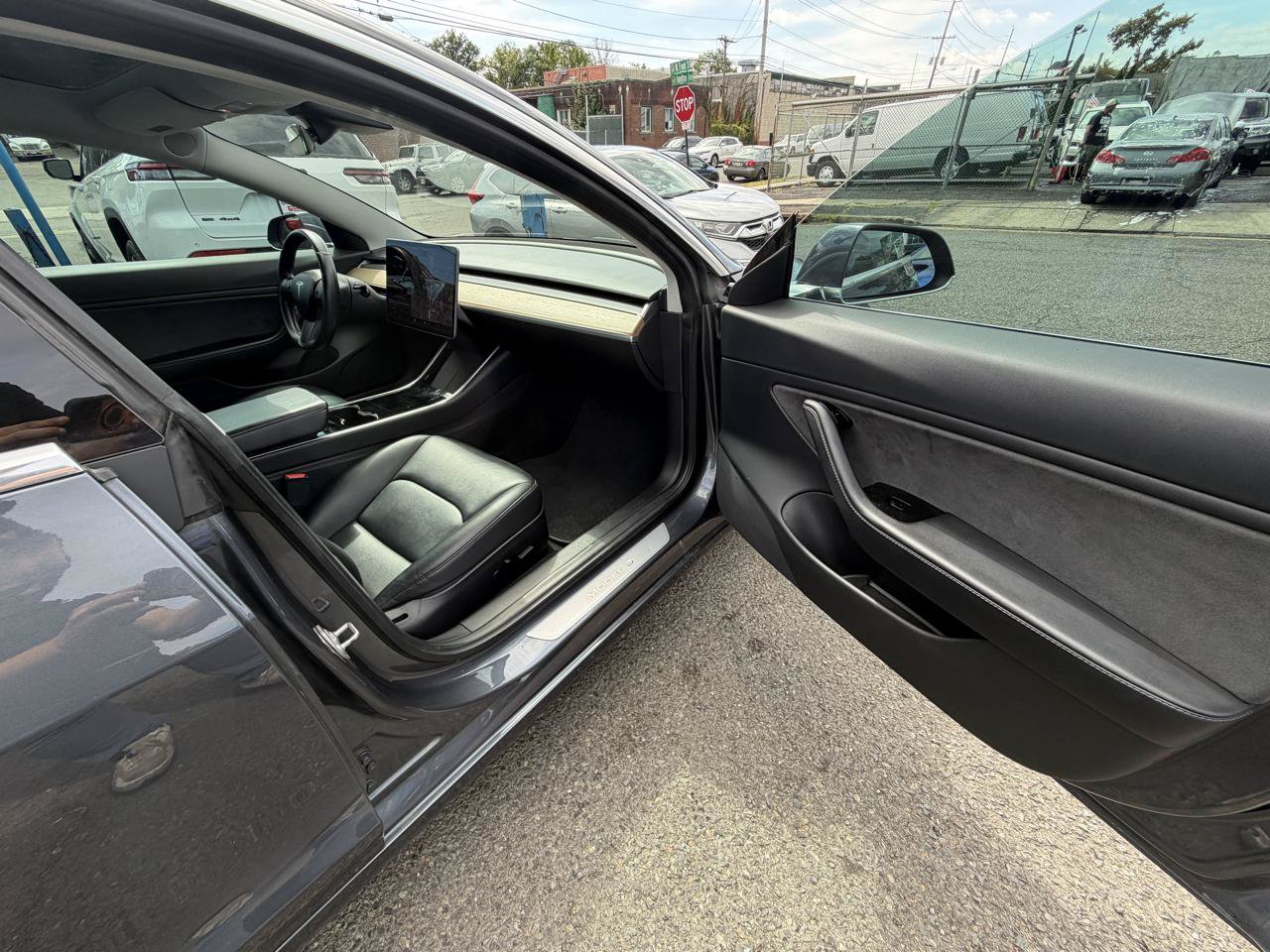 Used 2018 Tesla Model 3 Long Range AWD/4WD image 17