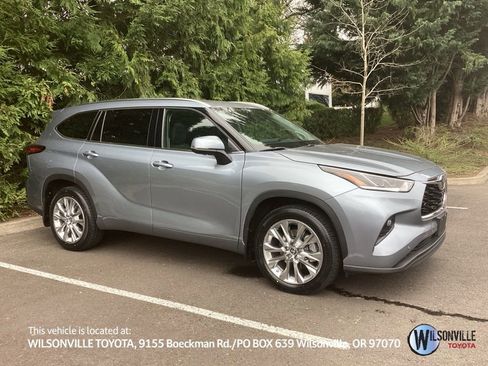 Used 2023 Toyota Highlander Limited image 7
