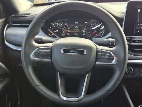 Used 2025 Jeep Compass Sport image 12