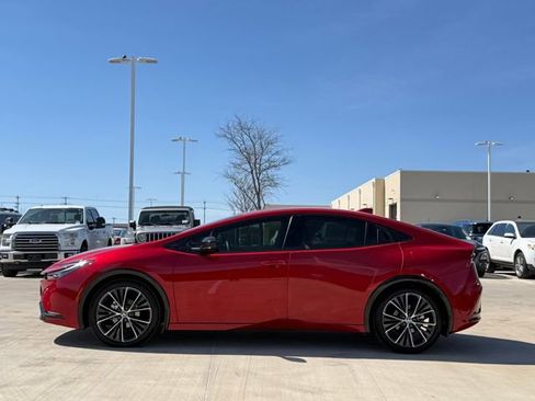 Used 2024 Toyota Prius XLE image 5