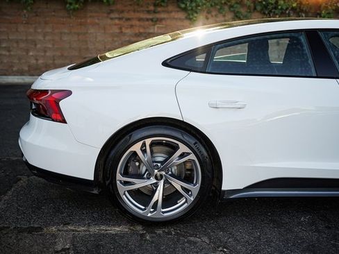 Used 2022 Audi e-tron GT Premium Plus image 10