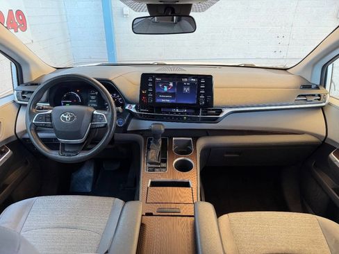 Used 2021 Toyota Sienna LE image 6