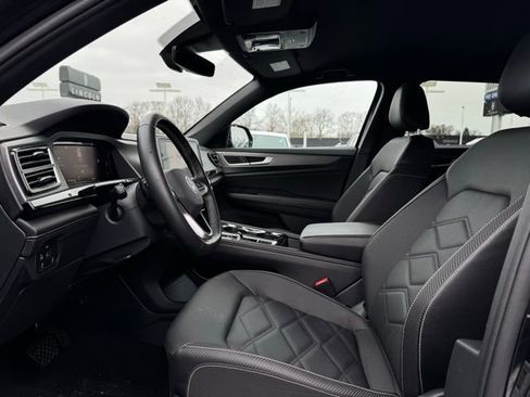 Used 2025 Volkswagen Atlas Cross Sport SE image 17