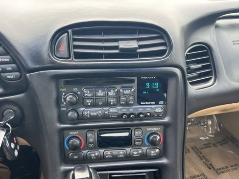 Used 2000 Chevrolet Corvette Coupe w/ Roof Pkg image 18