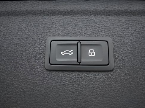 Used 2022 Audi Q5 e Premium image 16