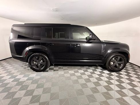 Used 2025 Land Rover Defender 130 X-Dynamic SE AWD/4WD image 8