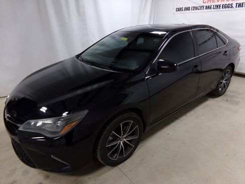 Used 2015 Toyota Camry XSE image 3