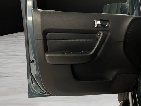 Used 2006 HUMMER H3 Luxury image 35