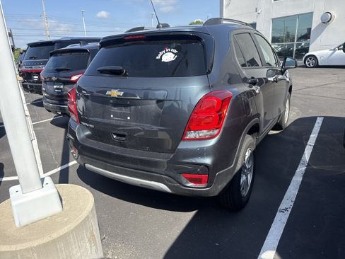 Used 2021 Chevrolet Trax LT AWD/4WD image 2