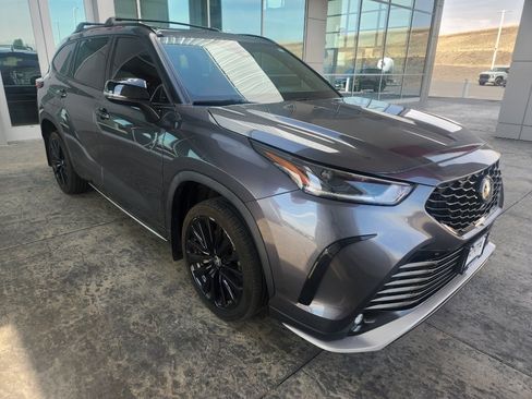 Used 2023 Toyota Highlander XSE AWD/4WD image 14