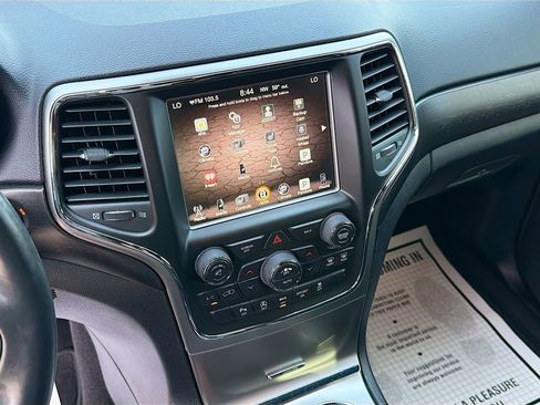 Used 2017 Jeep Grand Cherokee Altitude image 27