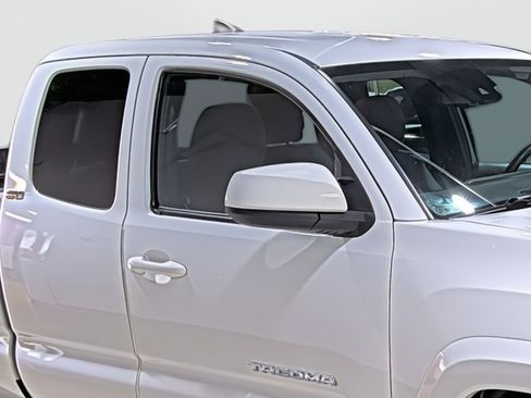 Used 2018 Toyota Tacoma SR5 image 15