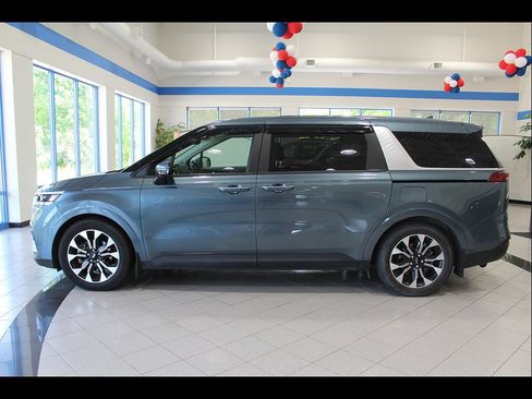 Used 2022 Kia Carnival EX FWD image 8