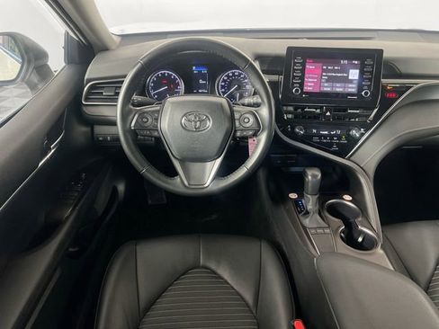 Used 2024 Toyota Camry SE FWD image 3