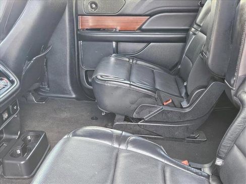 Used 2021 Lincoln Navigator Reserve image 18