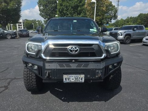 Used 2013 Toyota Tacoma 4x4 Double Cab w/ TRD Off-Road Pkg image 2