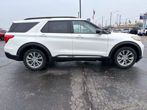Used 2023 Ford Explorer XLT w/ Equipment Group 202A image 6