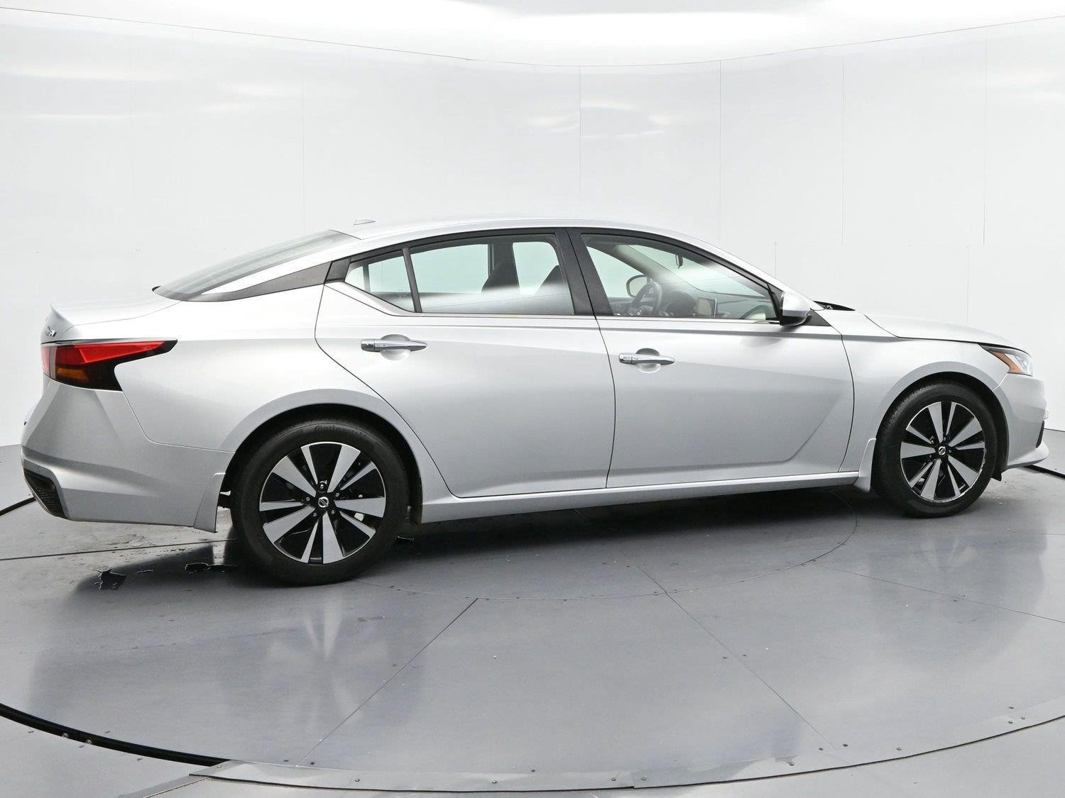 Used 2022 Nissan Altima 2.5 SV FWD image 8