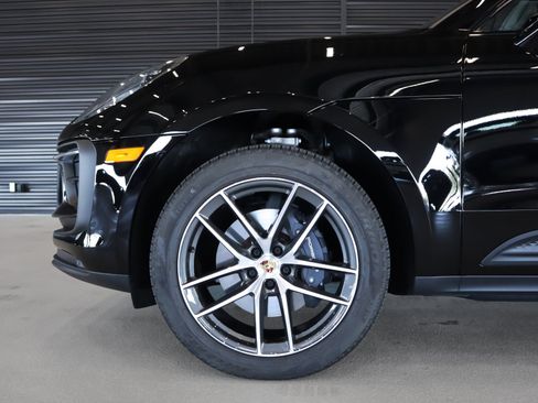 Certified 2026 Porsche Macan AWD/4WD image 12