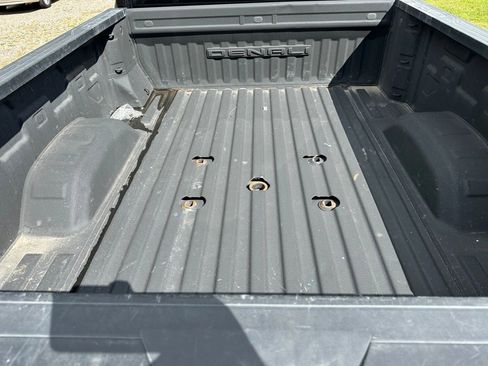 Used 2021 GMC Sierra 2500 Denali w/ Denali Black Diamond Edition image 7