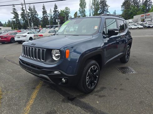 Used 2023 Jeep Renegade Latitude AWD/4WD image 3