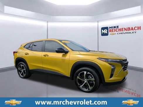 Used 2024 Chevrolet Trax RS FWD image 1