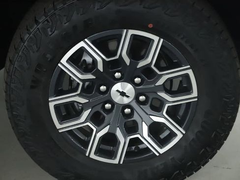 Used 2023 Chevrolet Colorado Z71 w/ Z71 Convenience Package 2 AWD/4WD image 10