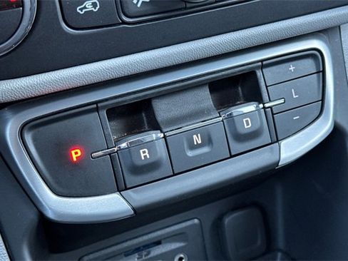 Used 2024 GMC Terrain SLT image 34