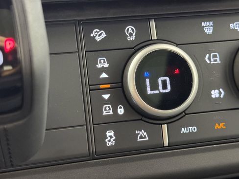 New 2026 Land Rover Defender 110 X-Dynamic SE image 19