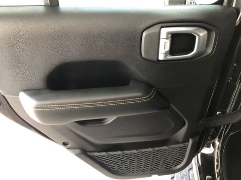Used 2024 Jeep Wrangler Unlimited Sahara w/ Technology Group AWD/4WD image 16