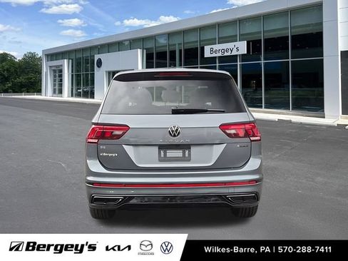 Certified 2022 Volkswagen Tiguan SE R-Line AWD/4WD image 9