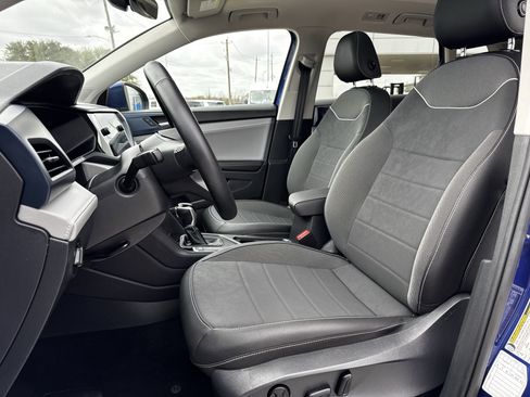 Used 2024 Volkswagen Taos SE image 28