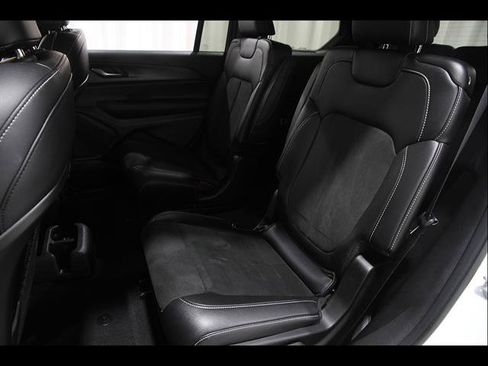 Used 2024 Jeep Grand Cherokee L Altitude AWD/4WD image 19