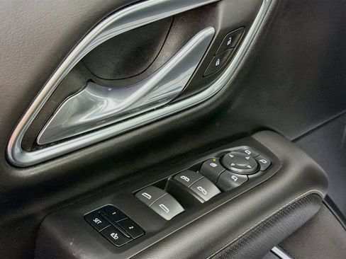 Used 2024 GMC Yukon SLT w/ SLT Luxury Package AWD/4WD image 18