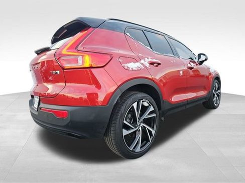 Used 2021 Volvo XC40 T5 R-Design w/ Advanced Package image 17