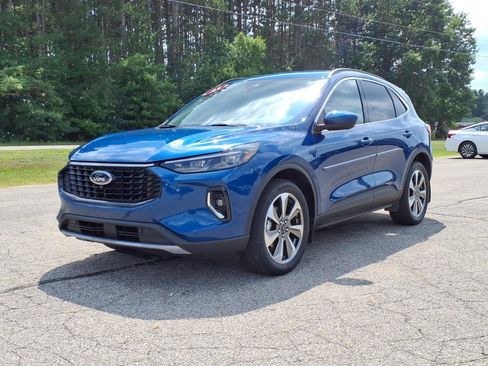 Used 2023 Ford Escape Platinum AWD/4WD image 3