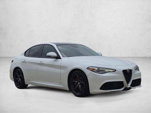 Used 2017 Alfa Romeo Giulia Ti w/ TI 19" Sport Package RWD image 3