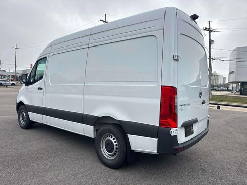 Used 2025 Mercedes-Benz Sprinter 2500 image 4