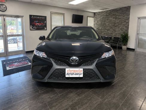 Used 2018 Toyota Camry SE FWD image 14