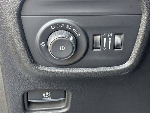 Used 2024 Jeep Grand Cherokee Limited image 15