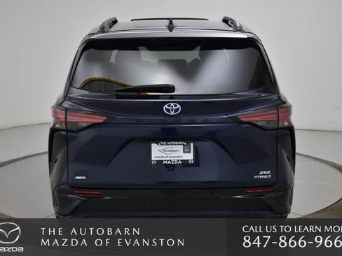 Used 2024 Toyota Sienna XSE AWD/4WD image 18