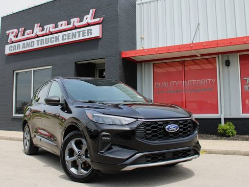 Used 2024 Ford Escape ST-Line w/ Cold Weather Package FWD image 5