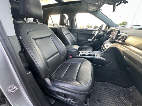 Used 2023 Ford Explorer XLT w/ Equipment Group 202A AWD/4WD image 19