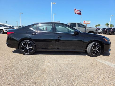Used 2024 Nissan Altima 2.5 SR FWD image 8