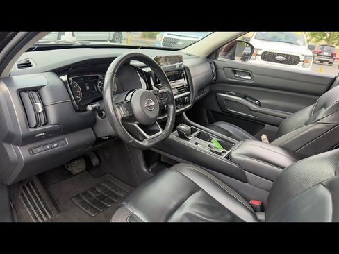 Used 2022 Nissan Pathfinder SL FWD image 6