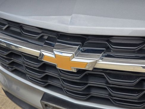 Used 2025 Chevrolet Trax LS w/ LS Convenience Package FWD image 4