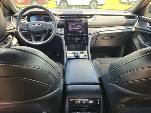 Used 2023 Jeep Grand Cherokee L Laredo AWD/4WD image 14