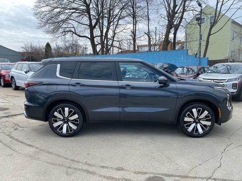 New 2025 Mitsubishi Outlander SE image 4