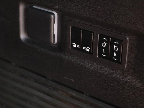 Used 2023 Chevrolet Tahoe Z71 w/ Z71 Off-Road Package image 8