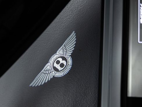 Used 2025 Bentley Bentayga image 24